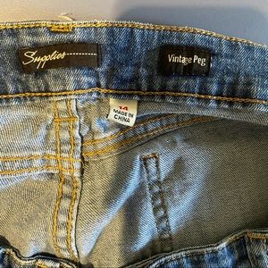 Distressed skinny jeans